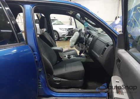 2011 Ford Escape from USA, damaged, VIN 1SMCU9D73BKB44917